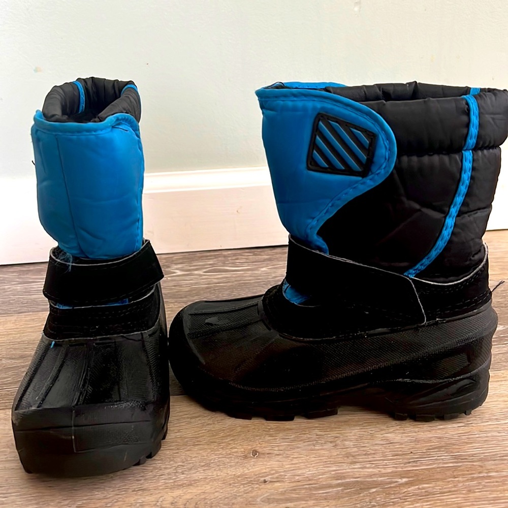 Black & blue snow winter kid boots shell toe
